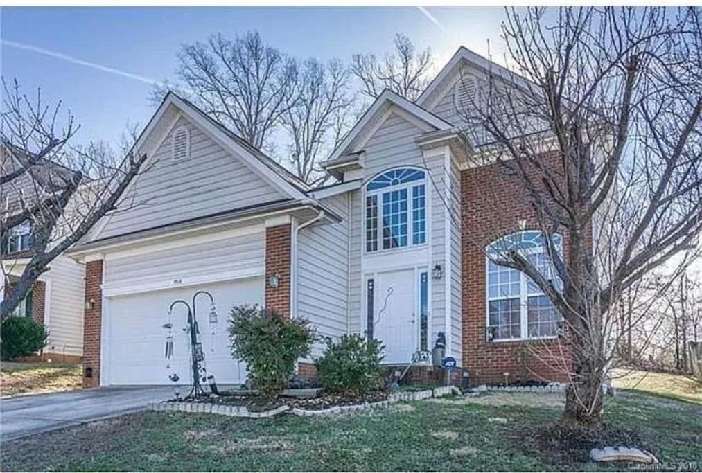 Cozy 4B 2 5B University Home King Beds Jacuzzi Charlotte Exterior photo